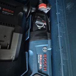 BOSCHBULLDOG HAMER DRILL NEW 