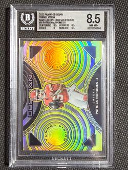 Patrick Mahomes 2023 Obsidian Tunnel Vision Electric Etch Asia GOLD /10 BGS 8.5