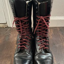 Doc Martens Women’s Size US 7 / Eu 38   14 Eyelet Boots Black Gently Worn 