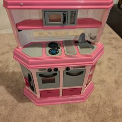 Toy kitchen