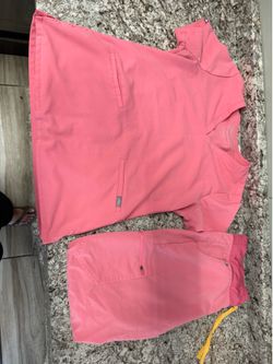 Like new Pink size medium figs scrub set can drop off