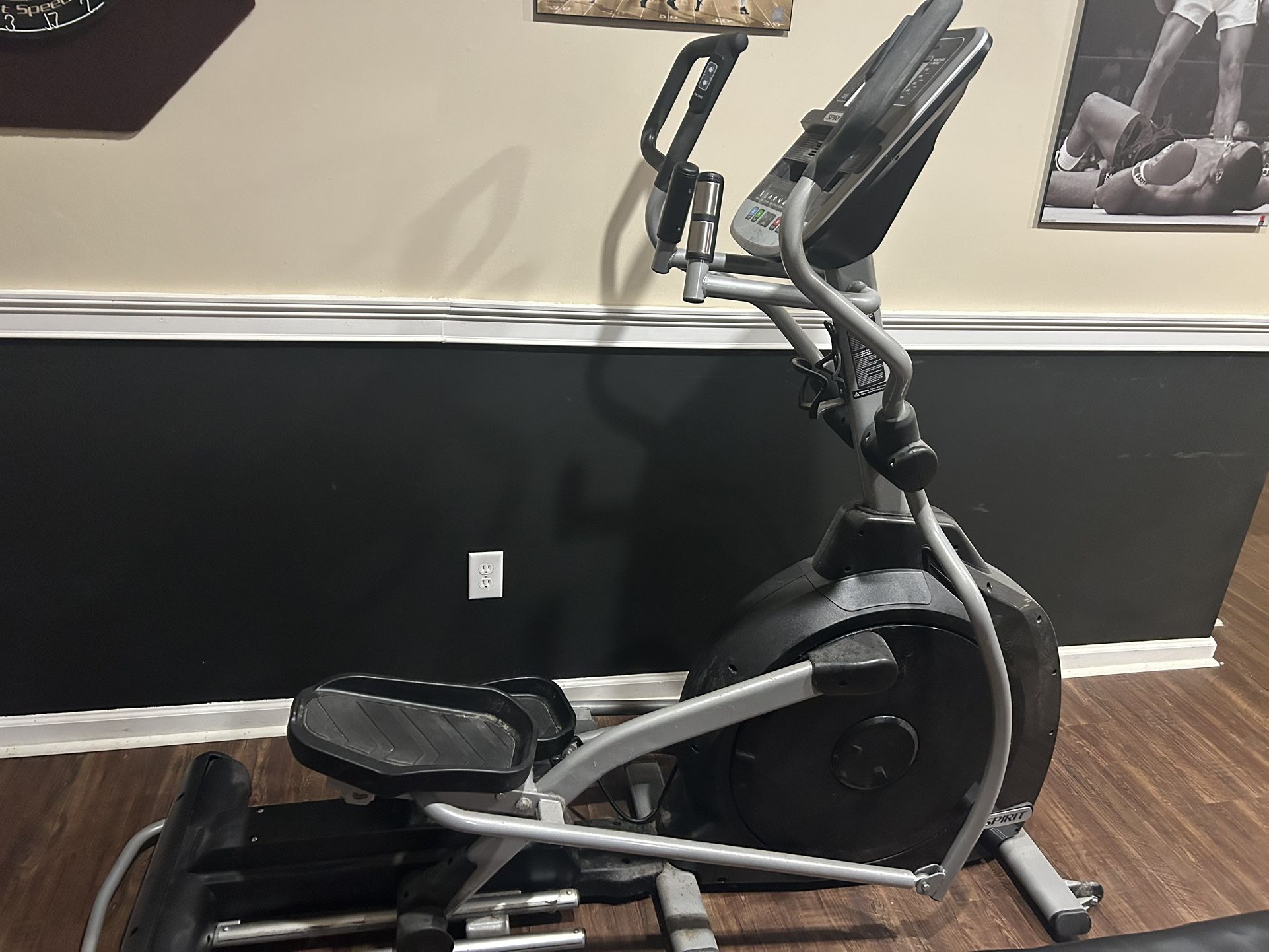 Spirit XE295 Elliptical Trainer