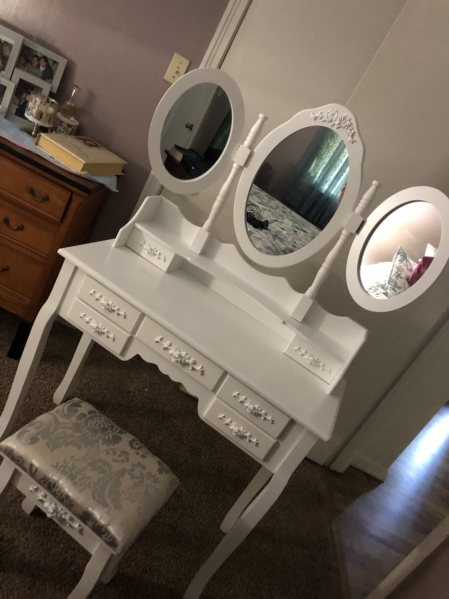 Make-up Vanity (Brand New)