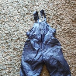 2t snow bib fits 18 months- 2T