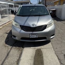 2013 Toyota Sienna 