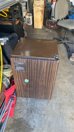 Mini fridge