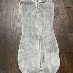 Boys Or Girls Gray Swaddle me Gown Size 0-2 Months 5-12 Lbs #20