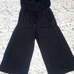 Woman's Black Strapless Jumpsuit With Pockets