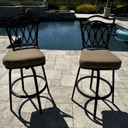 4 Bar Stools 
