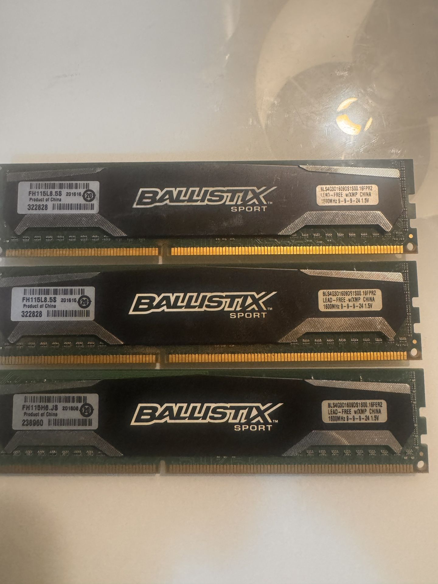 Sport 4GB Single DDR3 1600 MT/s (PC3-12800) UDIMM 240-Pin Memory