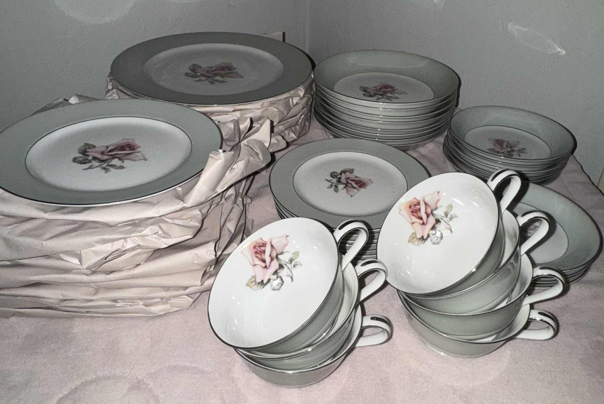 Damask Rose by Halsey Fine China of Japan 49 pc Dinnerware Set *READ FULL DESCRIPTION*