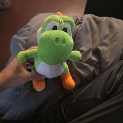 Super Mario Yoshi Plush – Official Nintendo – Good Condition