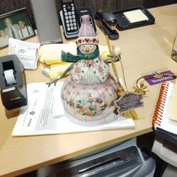 Retired Jim Shore Heartwood Creek Winters Warmth No Man With Broom 2003