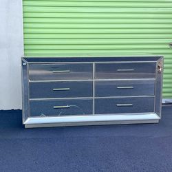 “Monroe” mirrored Dresser