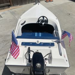 SMALL 10 FT SPEEDBOAT WITH GALVANIZED TRAILER & 6HP MOTOR 