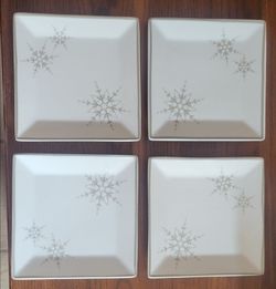 Snowflake Serving Platter & 4 Square Plates – 5-Piece Set