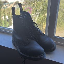 Dr. Martens 1460 Unisex Ankle Boots