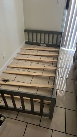 Toddler bed