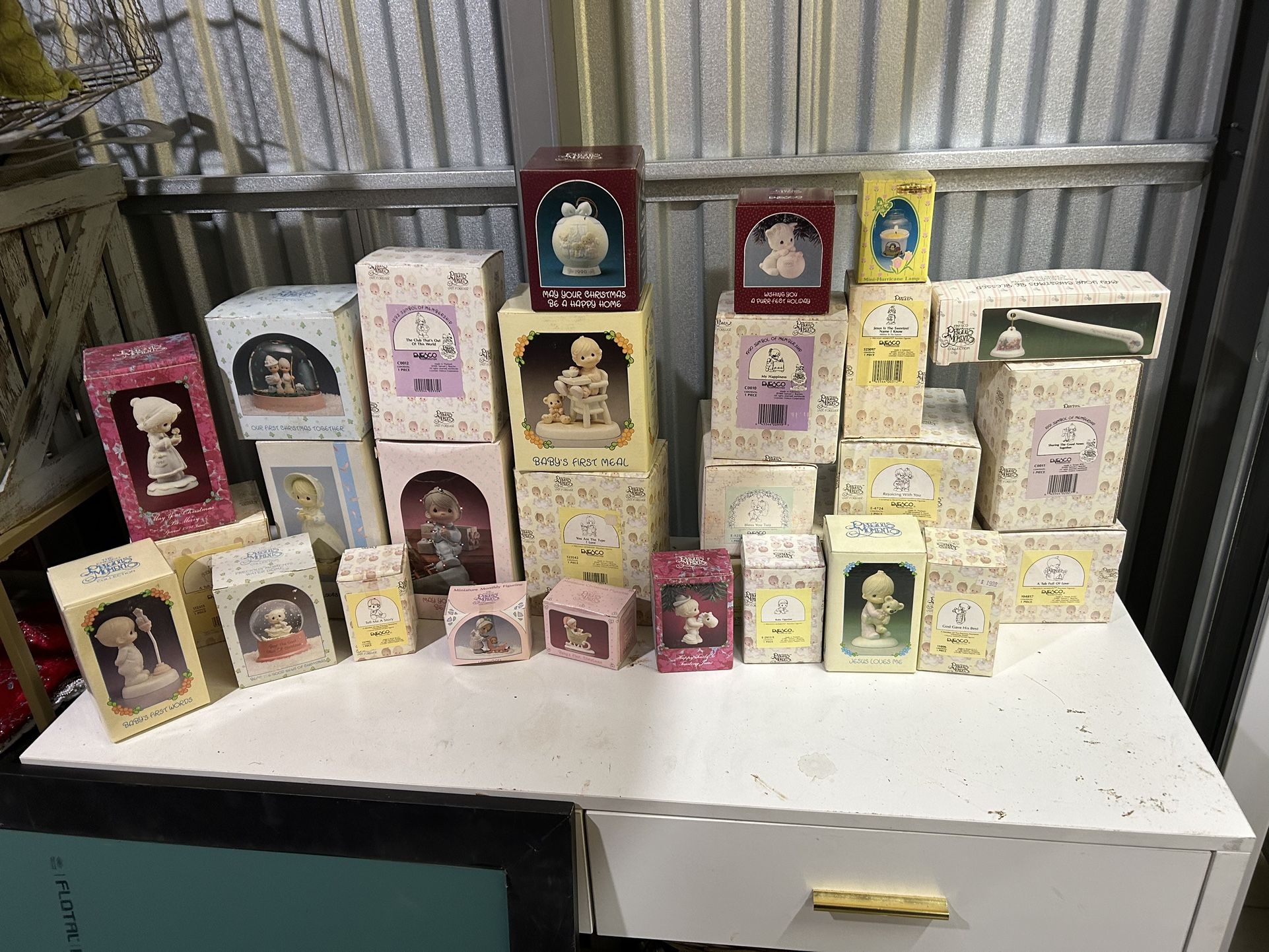 precious moments figurines - lot of 60