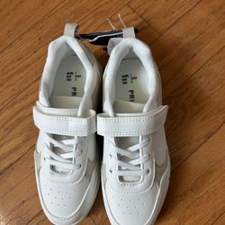 NWT Primark kids Sneakers size 2