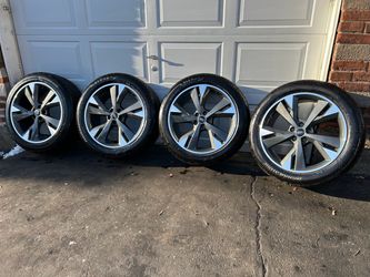 20” 2023 BRAND NEW Audi Q4 E-tron rims and tires