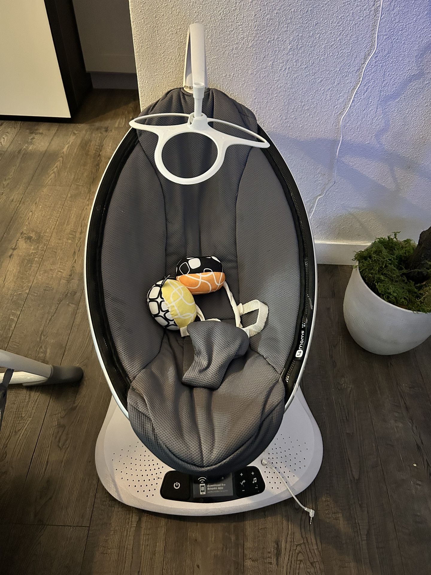 4moms Mamaroo Multi Motion Baby Swing