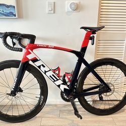 2021 Madone SLR 56cm SRAM RED Mint Condition