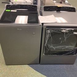 WHIRLPOOL WASHER AND GAS DRYER SET