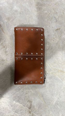 MICHAEL KORS Beautiful brown leather-style wallet with silver stud detailing 🤎✨ Excellent condition! Stylish, unique, and perfect for everyday use. P