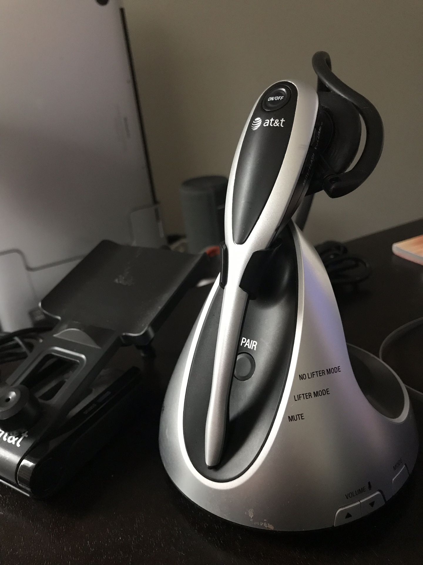 AT&T DECT 6.0 Cordless Headset Up To 500ft Range (Model TL7612)