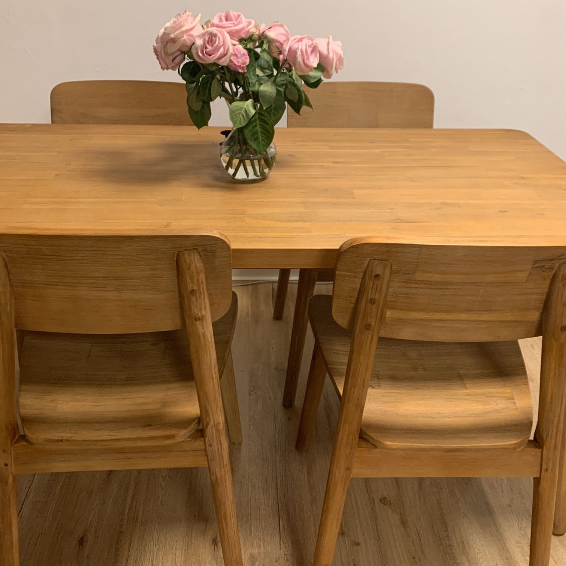 Brand NEW Castlery Seb Dining Table With Chairs