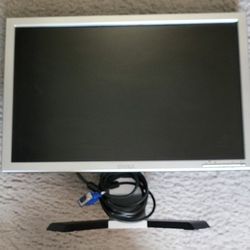 DELL SE198WFPv 19" LCD Monitor  Tested And Working With Power Cord Cable