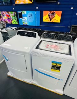 Frigidaire washer and gas dryer combo brand new set