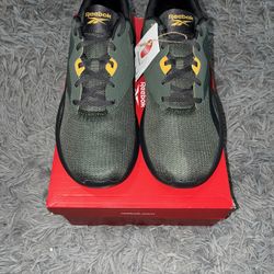 Size 10 men's brand new unworn Reebok shoes with tags and box 