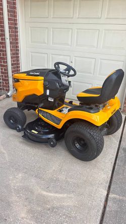 Cub Cadet XT1 Enduro LT 46 in. 22 HP V-Twin Kohler 7000 Series Engine Hydrostatic Drive Gas Riding Lawn Tractor