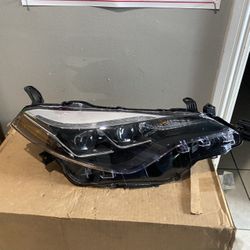 2017-2019 Toyota Corolla Se Right Headlight 