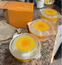 Vintage Pyrex Daisy Sunflower 470-39 3-Pc Casserole Set w/ Lids & Original Box