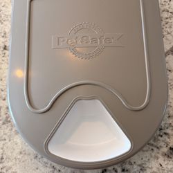 Automatic cat feeder- battery operated