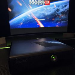 Xbox 360 Slim 250GB W/ Controller - Fully Renewed!