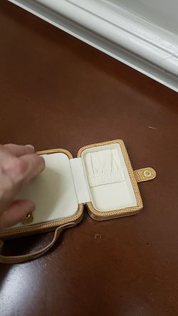 Med .Brown jewlery travel bag