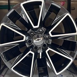 22x9 Black & chrome  HD  Oem Chevy  $860 cash carry Oem   . Common fitments include Chevy Silverado 1500 (1999–2025), Toyota Tacoma/Tundra, 4Runner, a