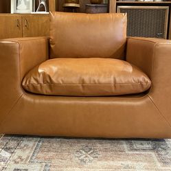 New! Castlery Dawson swivel armchair