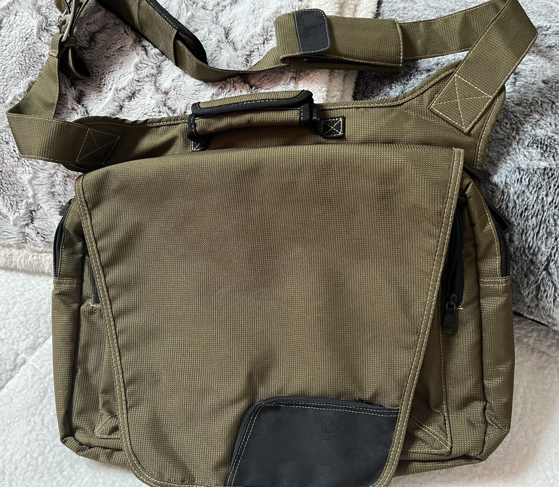 DIGI DUDE Computer Briefcase / Crossbody Bag Army Green