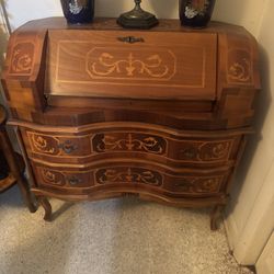 Italian Ladies Writing Desk with Marquetry Inlay. With key. 