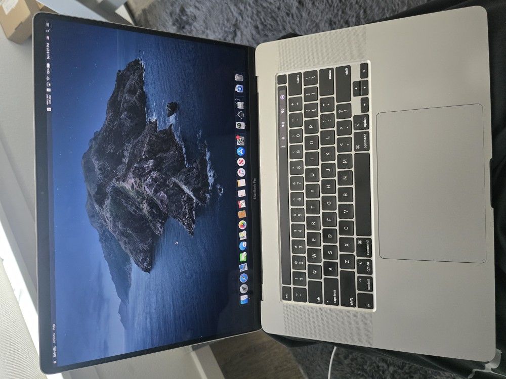 Macbook Pro 2019 i7 6 Core | 16gb Ram | 500 Gb Ssd | Amd Graphics | Retina Display | Excellent Condition