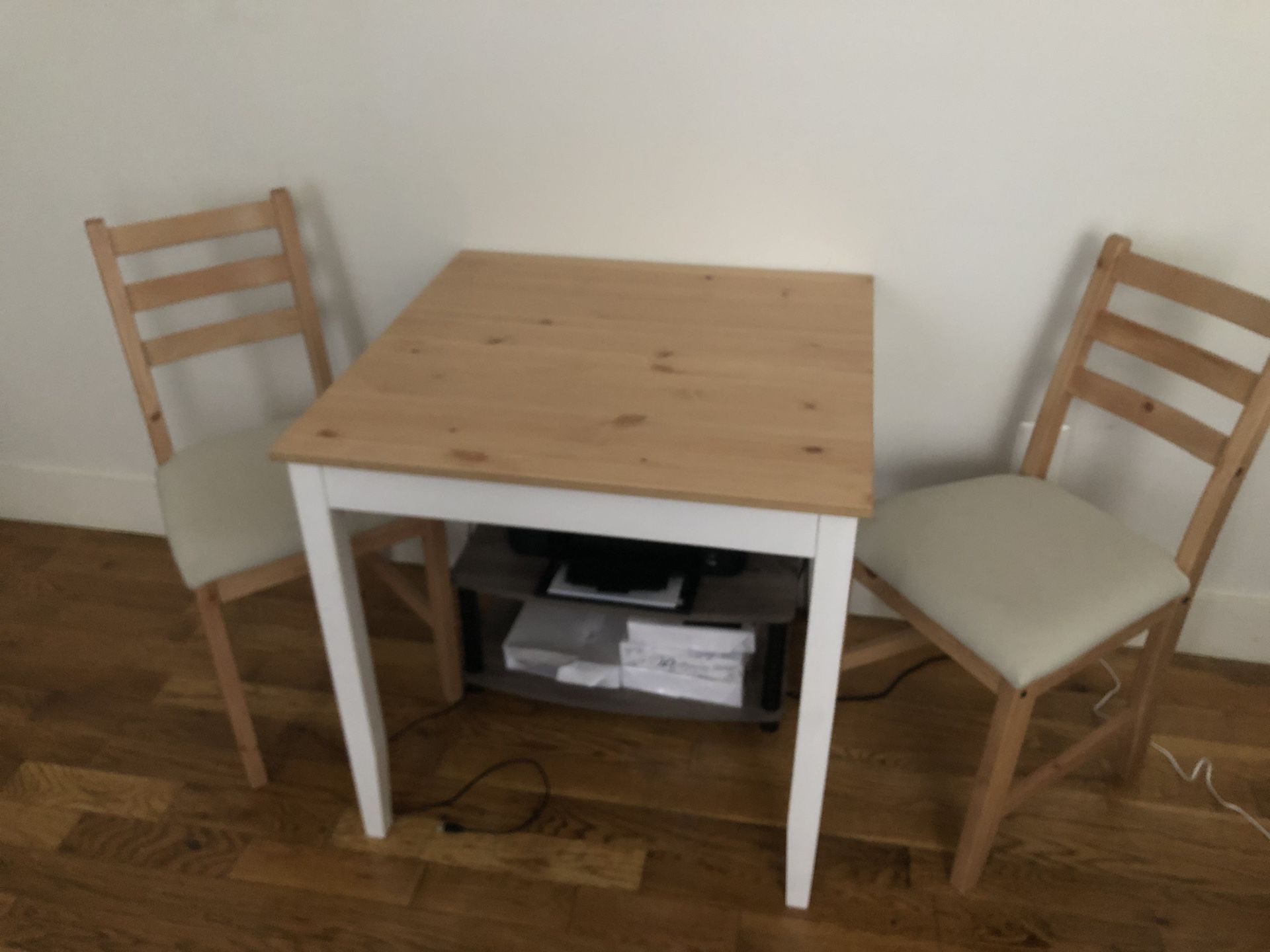 Small kitchen table with 2 chairs