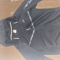 Black Nike tech 