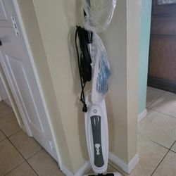 Floor steamer