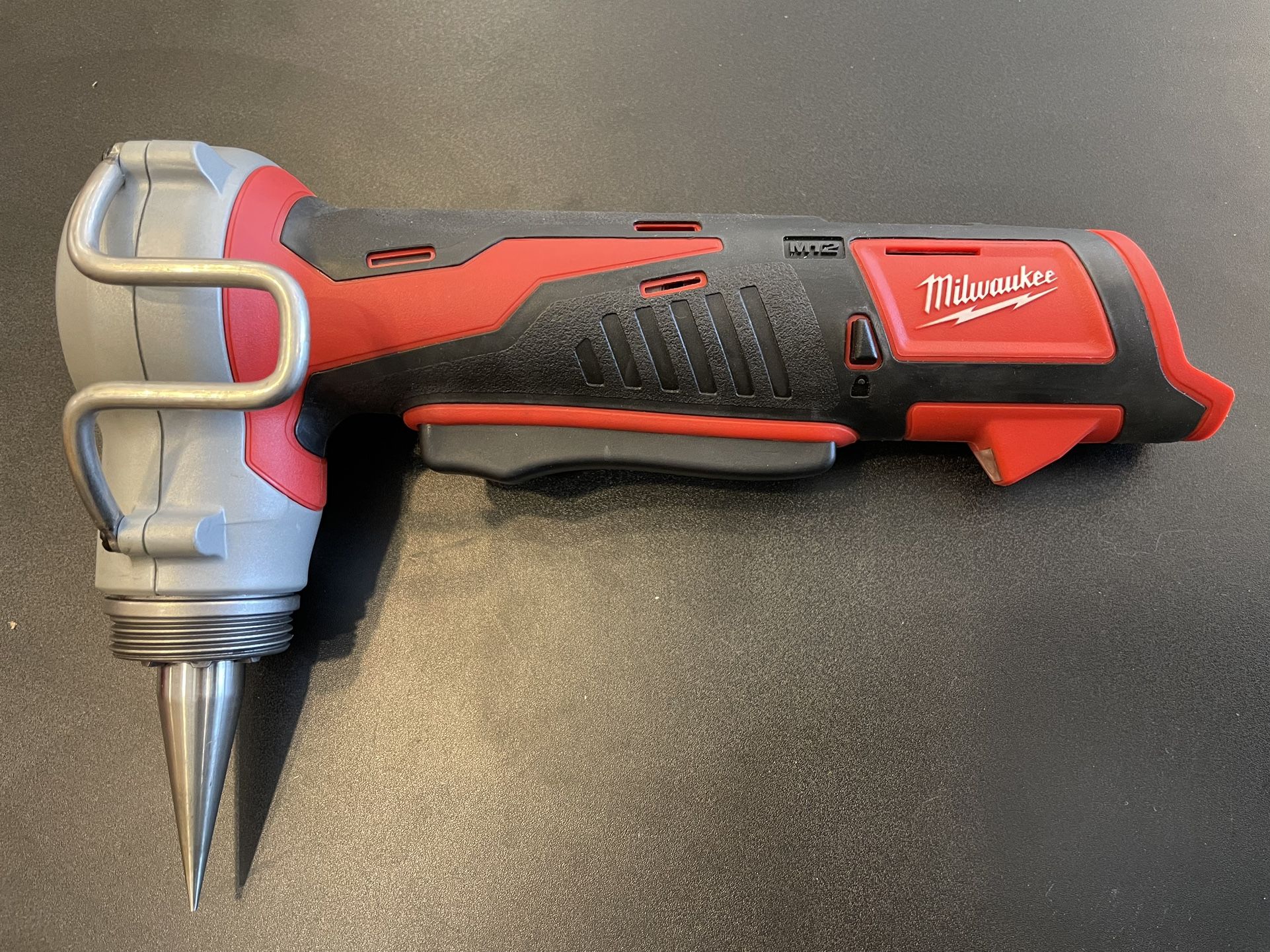 MILWAUKEE M12 Cordless PEX Expansion Tool (tool Only) Used