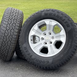 Like New 18” Chevy 1500 Silverado Silver Wheels Texas Edition oem 6 lug rims 275/65R18 tires Tahoe GMC Sierra Yukon